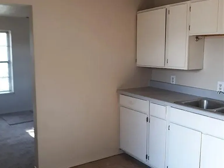 1814 SW F Ave — Photo 3