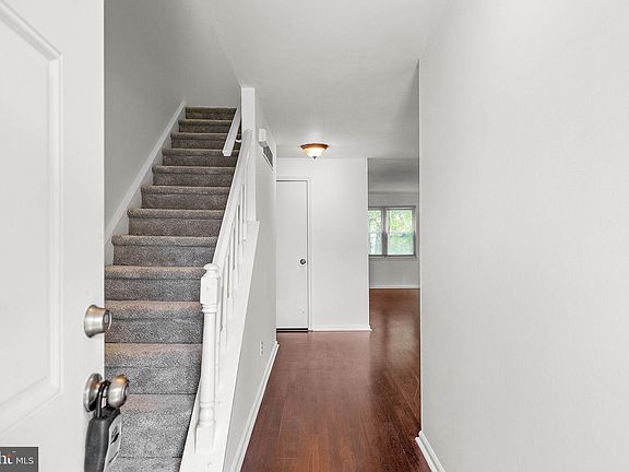 3rd image of 21 Bradley Dr