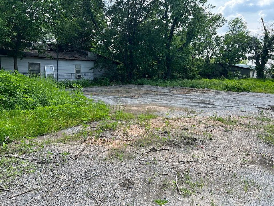 2nd image of 8 Pine St