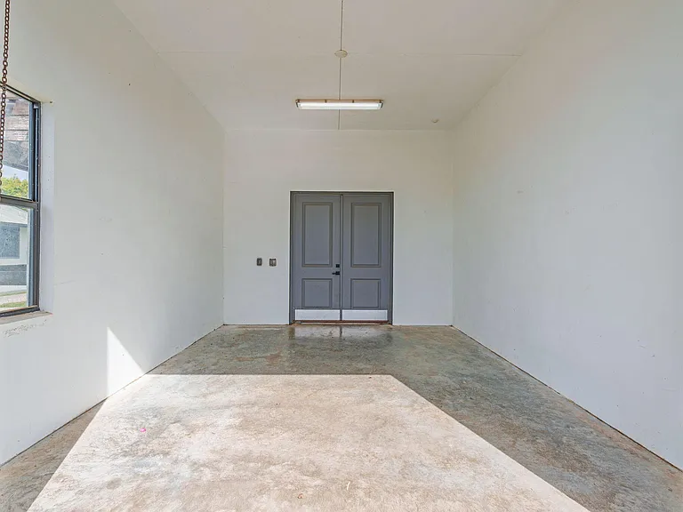 13155 Southfields Rd — Photo 44