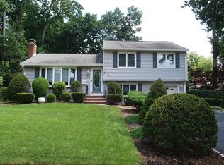 4 Terrace Cir, Park Ridge, NJ 07656