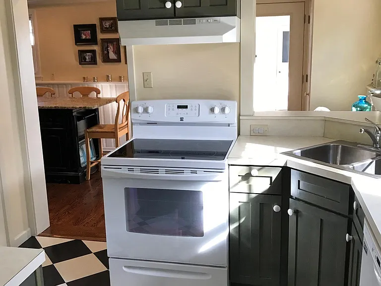 176 Elm St — Photo 6