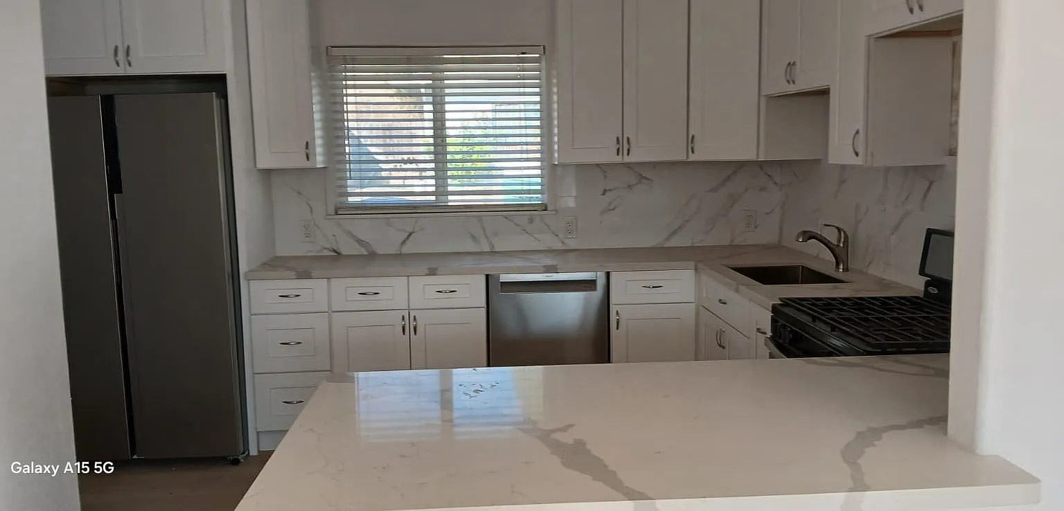3 bed, 1008 sqft, $3,800 — Photo 2
