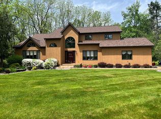 30 Pheasant Run Dr, Dallas, PA