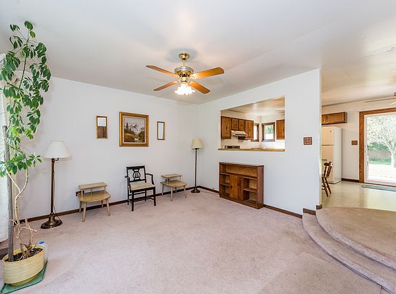 4th image of 10076 W Ames Ave