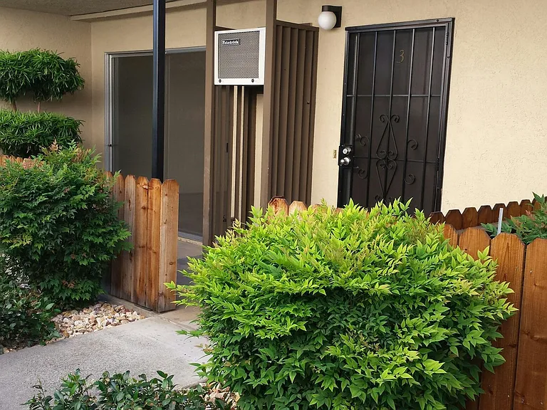 1078 Franklin Ave — Photo 42