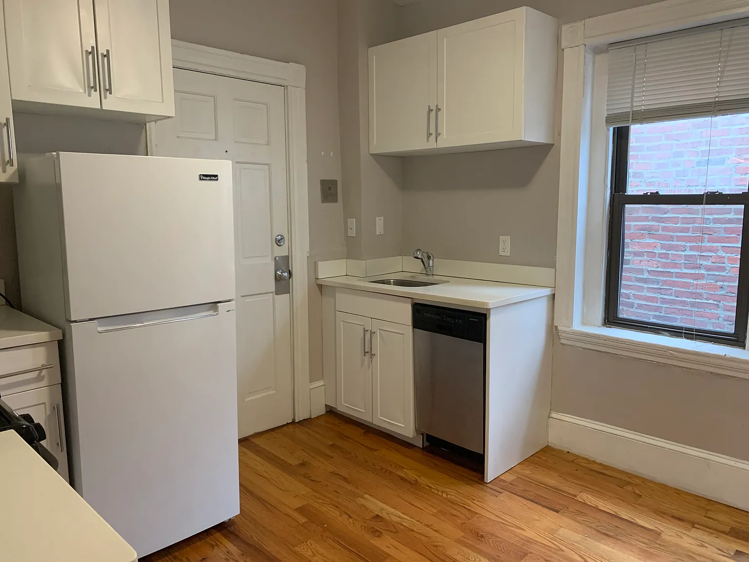 2 bed, 600 sqft, $2,650 — Photo 3
