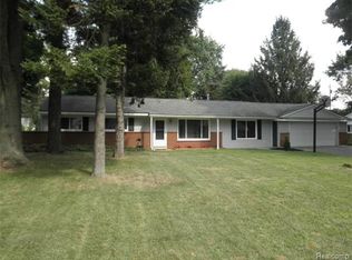 6828 Snow Apple Dr, Clarkston, MI 48346