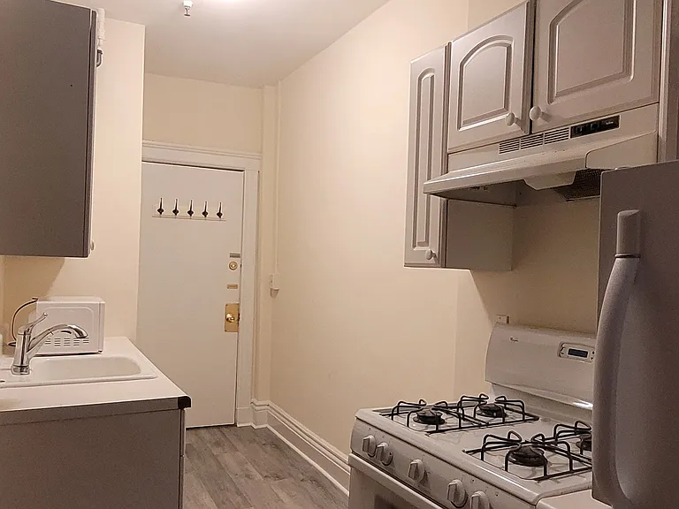 60 Queensberry St #2 — Photo 8