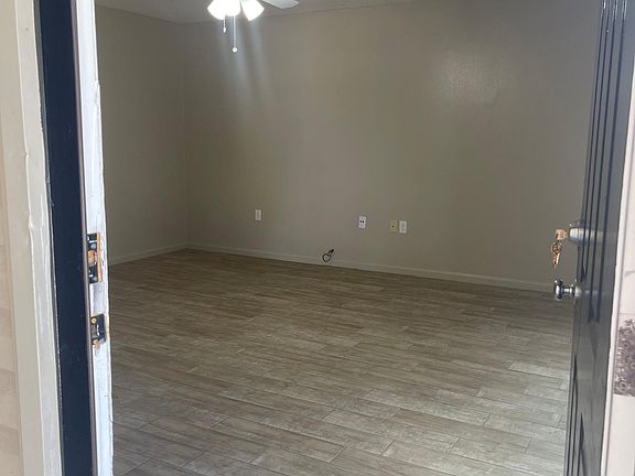 Front room/den/living room