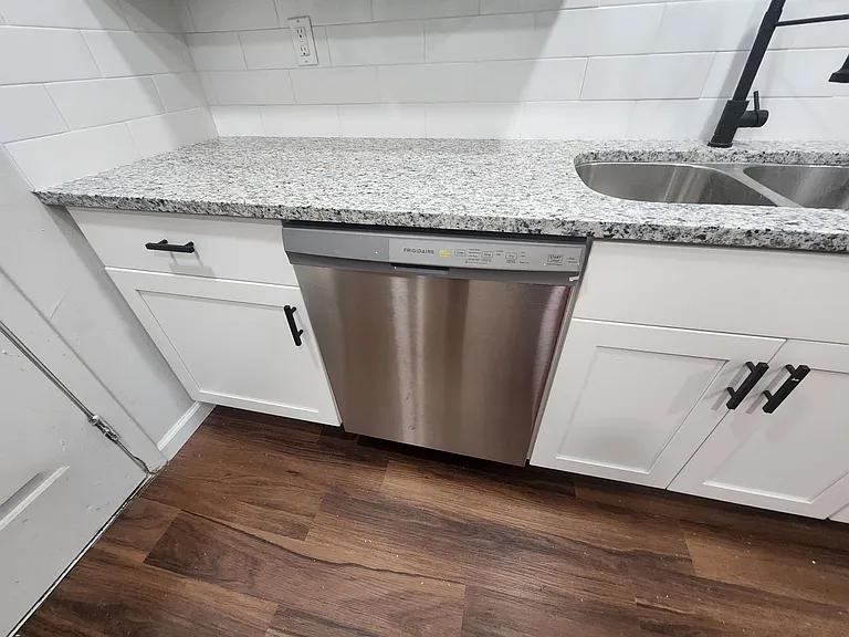 2939 Gleason Ave — Photo 8