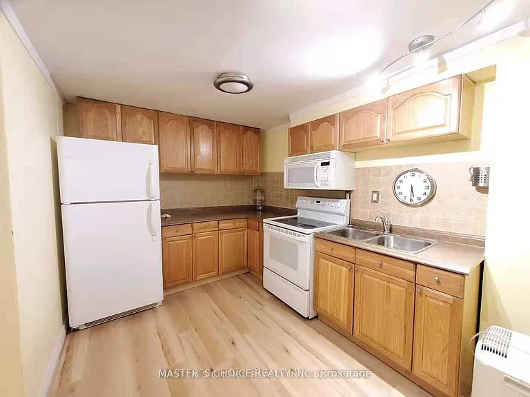 24 Golden Oak Ave — Photo 33