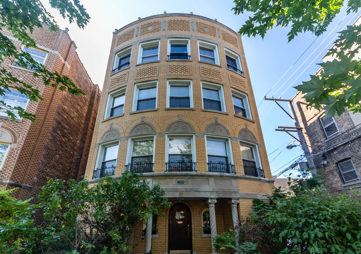 2 bed, 1000 sqft, $1,875 — Photo 1