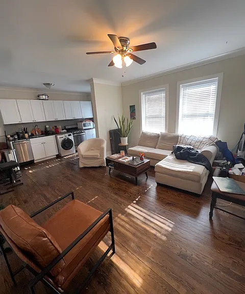 2535 N Seminary Ave — Photo 1
