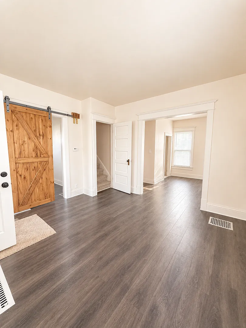 3 Bedroom 1.5 Bathroom HOUSE — Photo 2