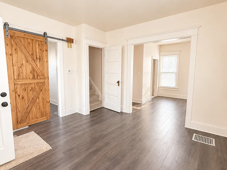 129 N Olive St — Photo 2