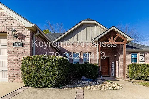 741 Venice St Photo 1