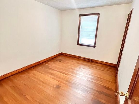 4th image of 539 Glendale St