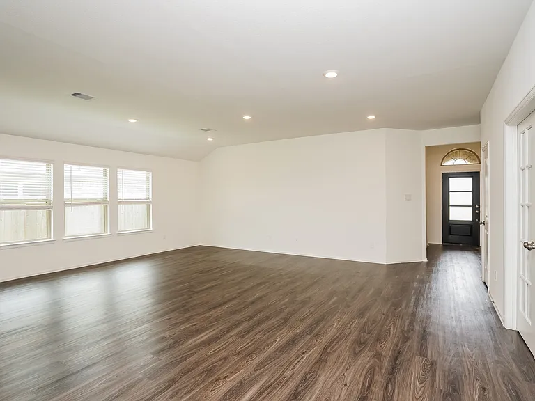 723 Autumn Lake Ln — Photo 5