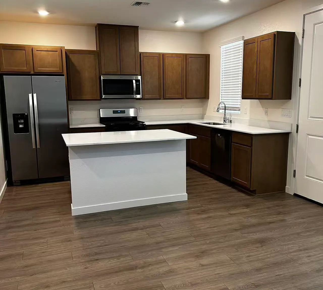 3 bed, 1686 sqft, $2,500 — Photo 2