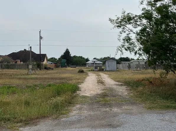 33035 El Rosal St W, La Feria, TX 78559