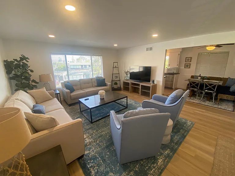 302 Avenida Del Mar #B — Photo 7