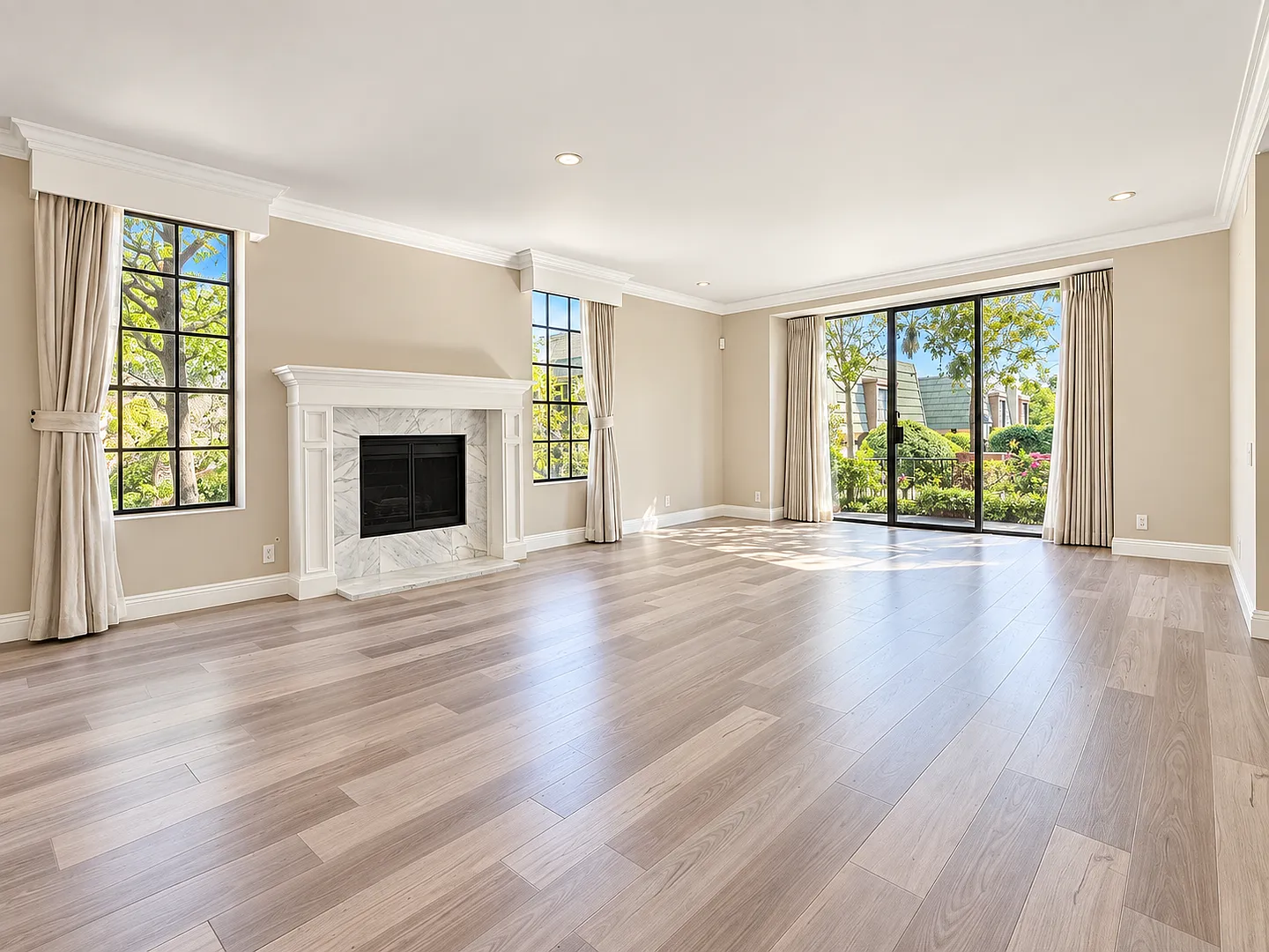 Luxury Living on Prestigious South Orange Grove Boulevard — Photo 3