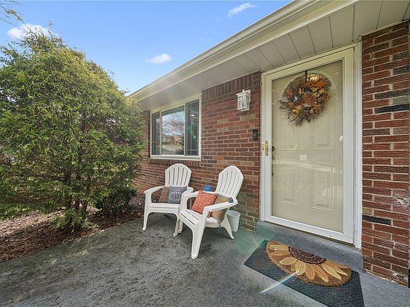 2nd image of 13748 Loretta Dr