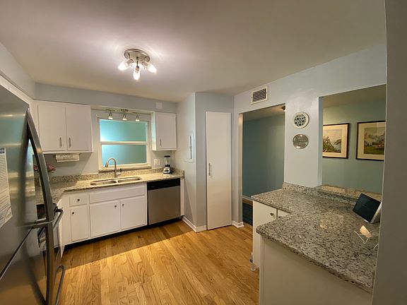 4th image of 700 Beach Dr NE APT 306