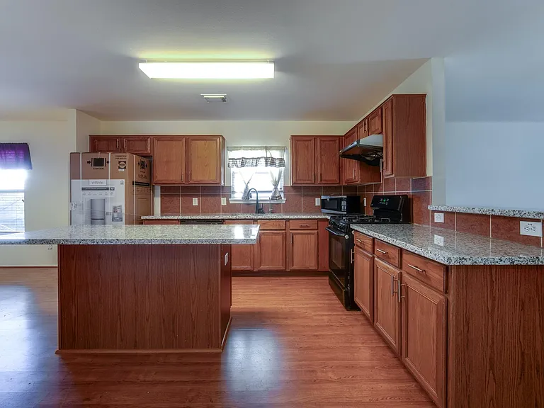 18231 Afton Hollow Ln — Photo 7