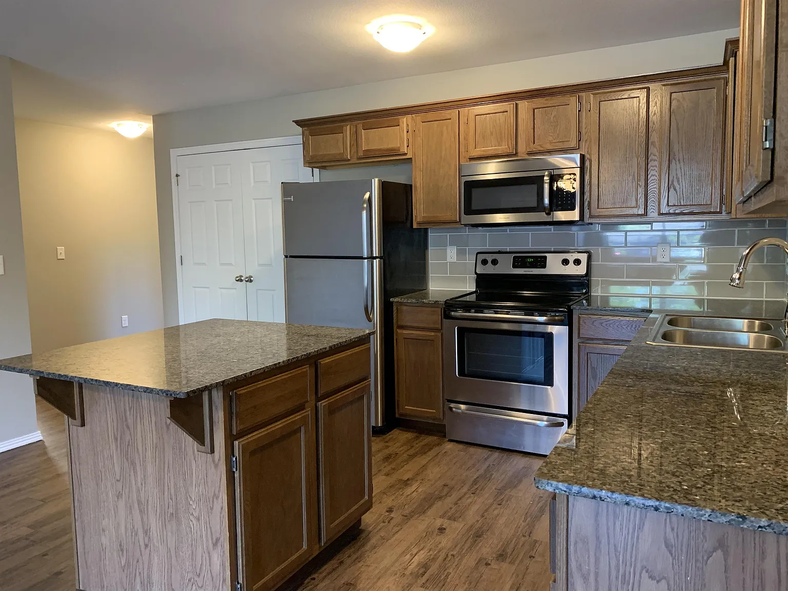 3001 SW Amberwood Ave - 1 — Photo 2