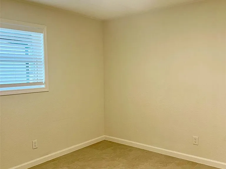 21510 Ruth Dr — Photo 11