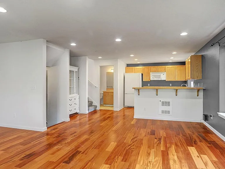 8524 Midvale Ave N #B — Photo 4