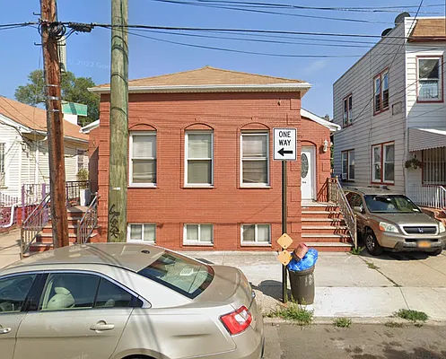 Sold by Momentum Real Estate LLC | media 1