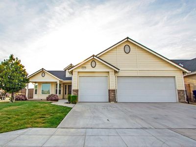 3025 N Pearwood Ave, Fresno, CA, 93727