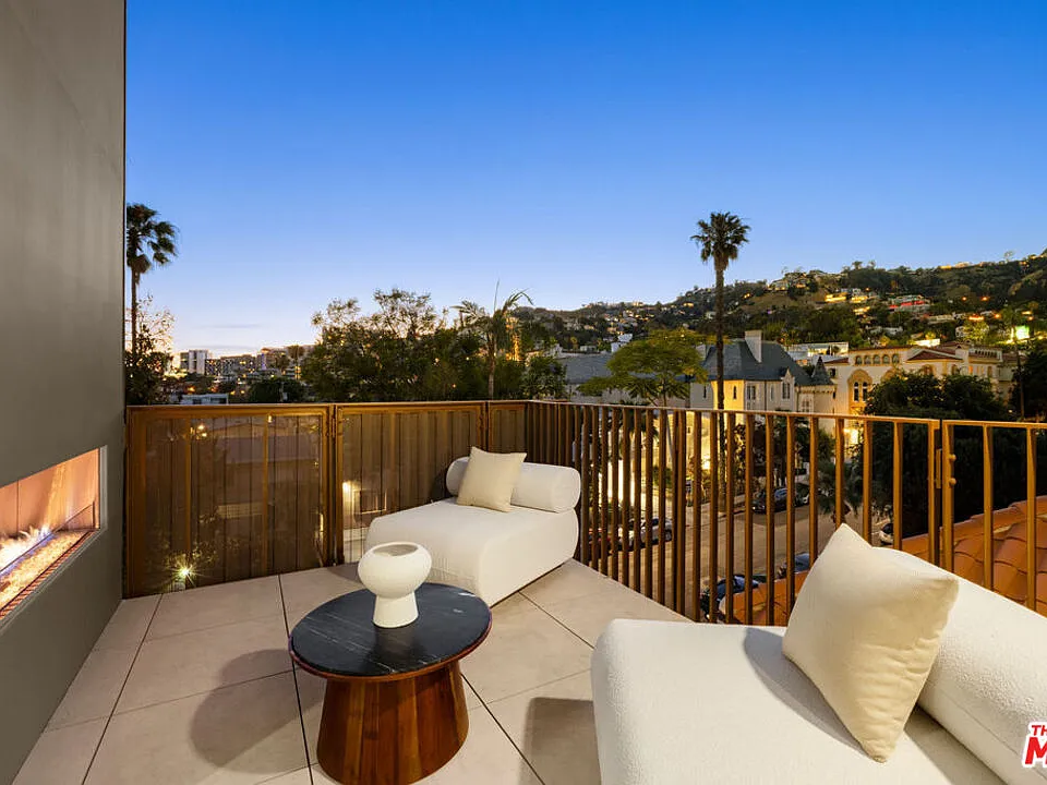 1264 N Harper Ave #Penthouse 1