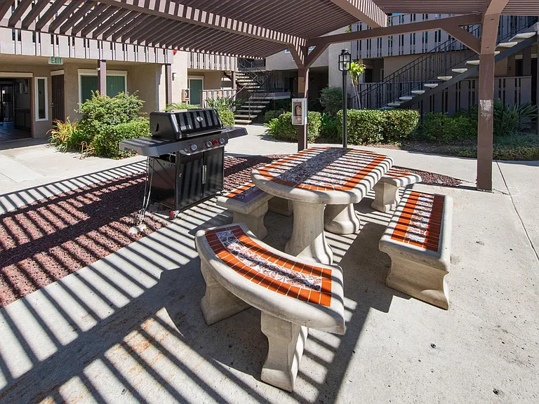 Palomar Gardens Apartments — Photo 9