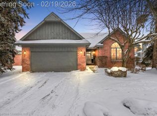 37743 Avon Ln, Farmington, MI 48331