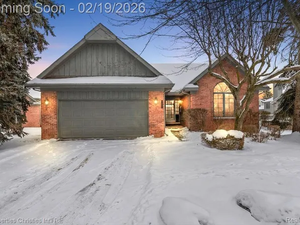 37743 Avon Ln, Farmington, MI 48331