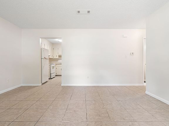 5th image of 5093 Yacht Harbor Cir #B