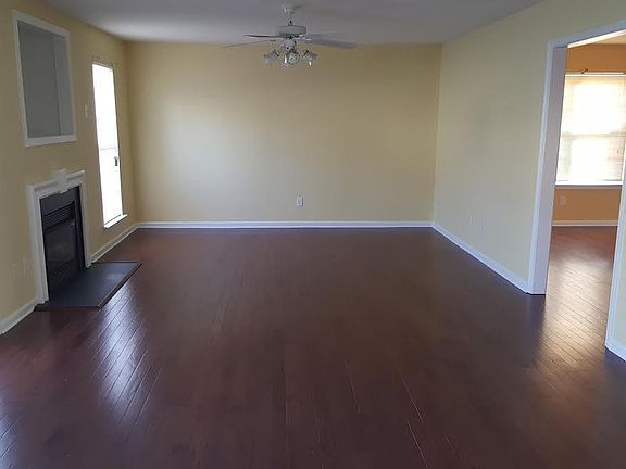 Large Family Room w/ Fireplace