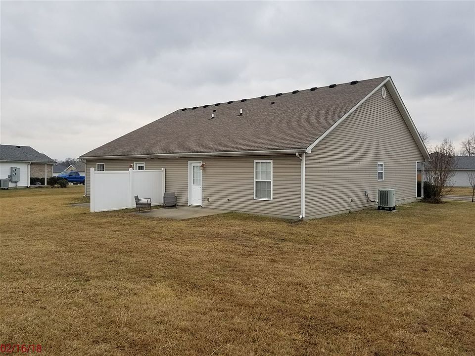 2nd image of 122 McIntosh Dr