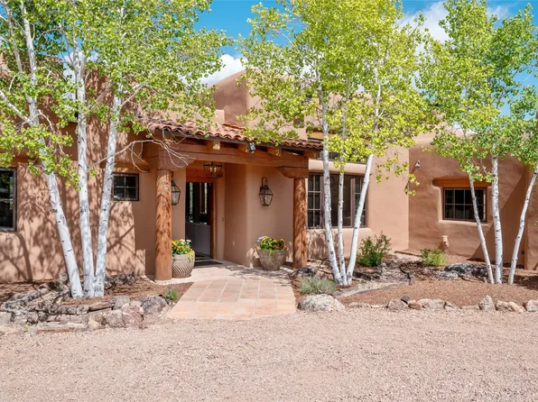 22 Rising Moon, Santa Fe, NM 87506