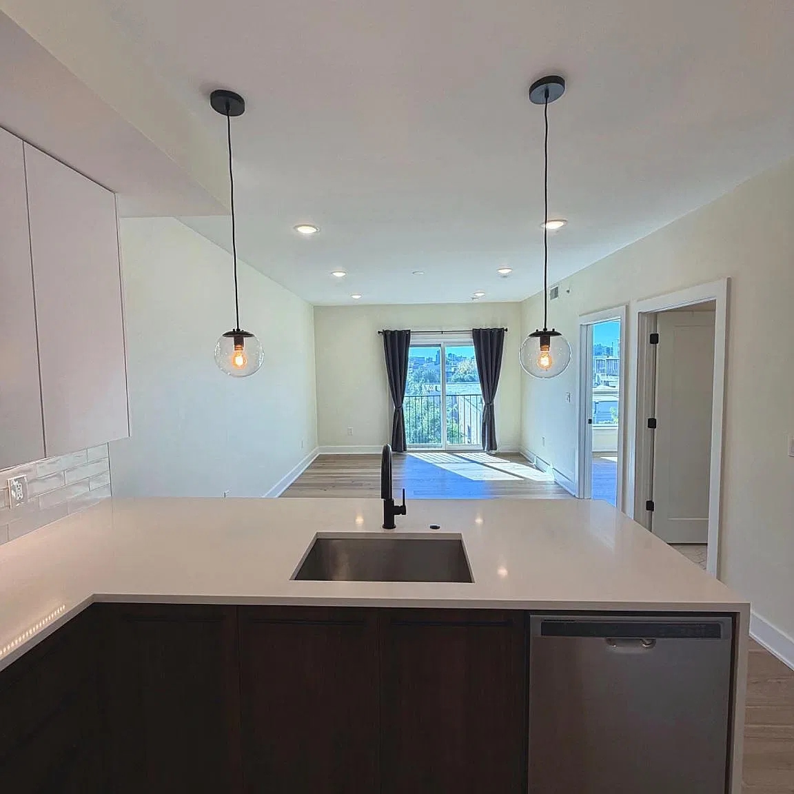 1 bed, 1.0 bath, 652 sqft, $2,300 — Photo 3