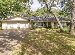 1936 Lake Forest Rd, Grapevine, TX 76051