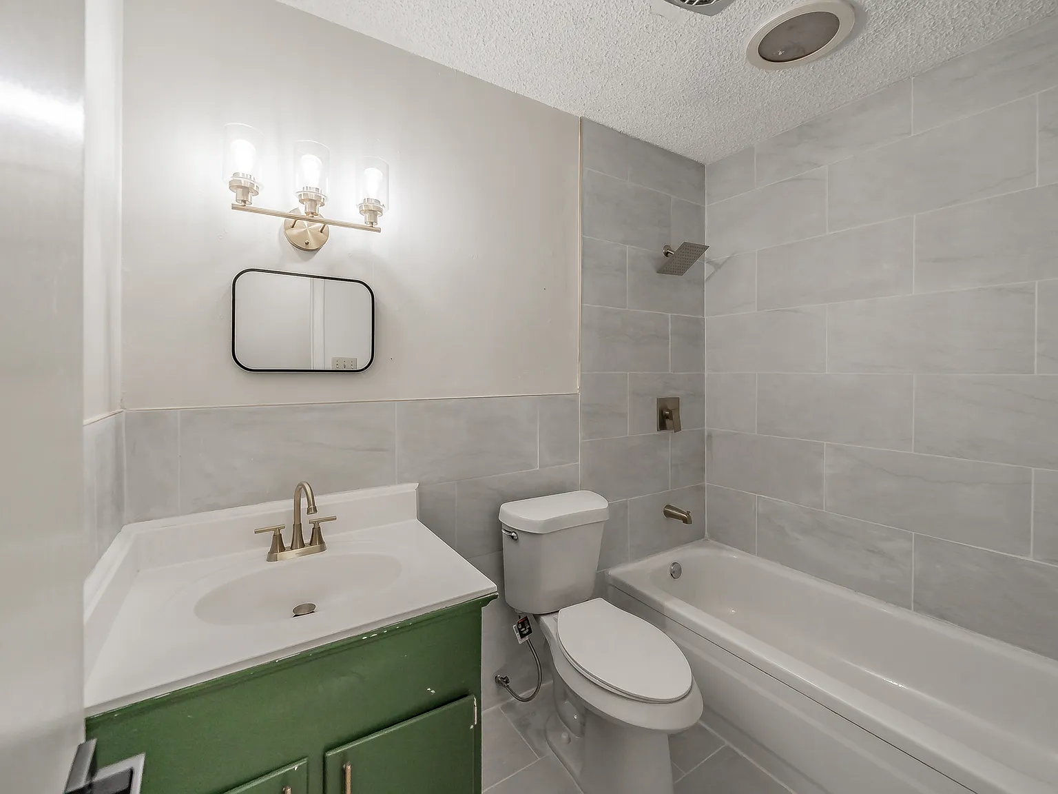 4 bed, 1908 sqft, $2,150 — Photo 4