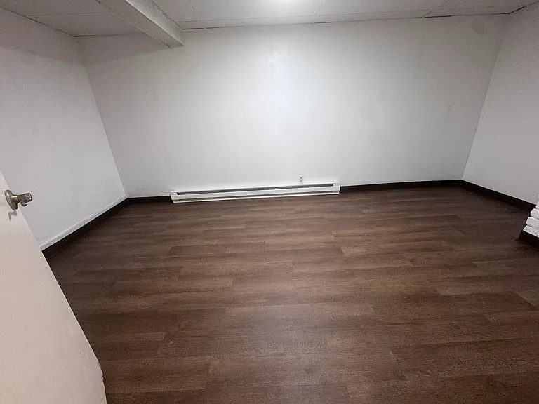 174 Carey Ave #BASEMENT — Photo 3