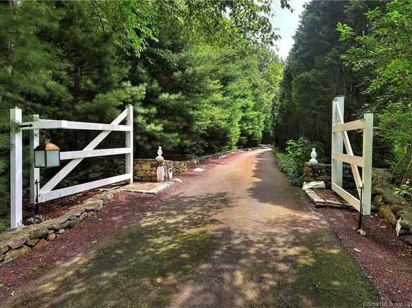35 Sabrina Drive, Bethany, CT 06524