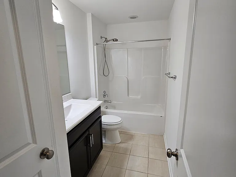 Full bath with linen