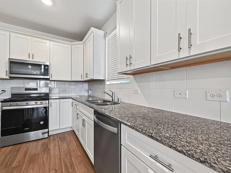 8111 Star Terrace Dr — Photo 13